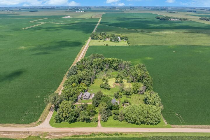 Property Photo: 45037 180th Street MN 56085