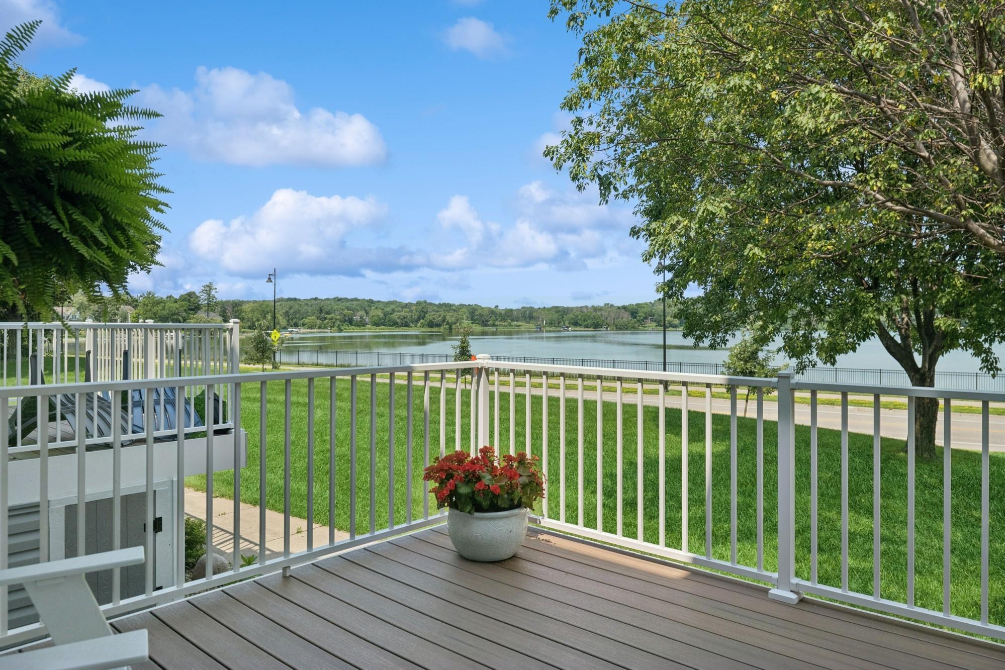 Property Photo: 1601 W Wayzata Boulevard G MN 55356
