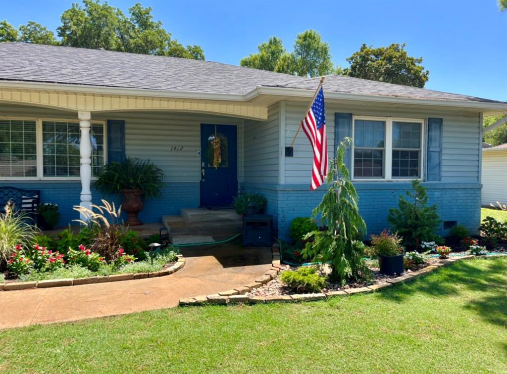 Property Photo: 1412 N 12th Street OK 73533