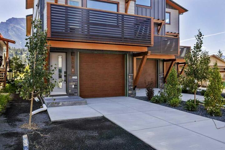 Property Photo:  1413 Mountain Avenue 106  AB T1W 1M3 