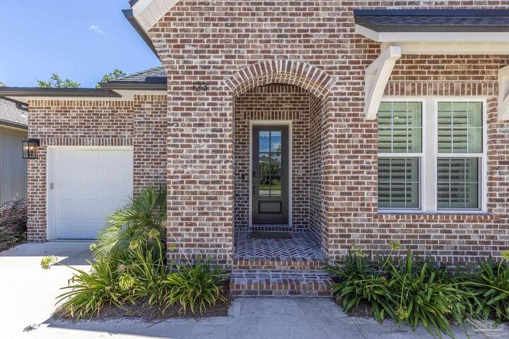 Property Photo: 123 Caraway Dr FL 32578