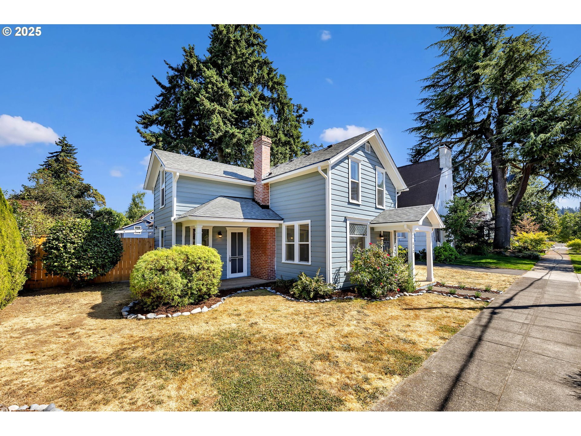 Property Photo: 812 Jefferson St OR 97045