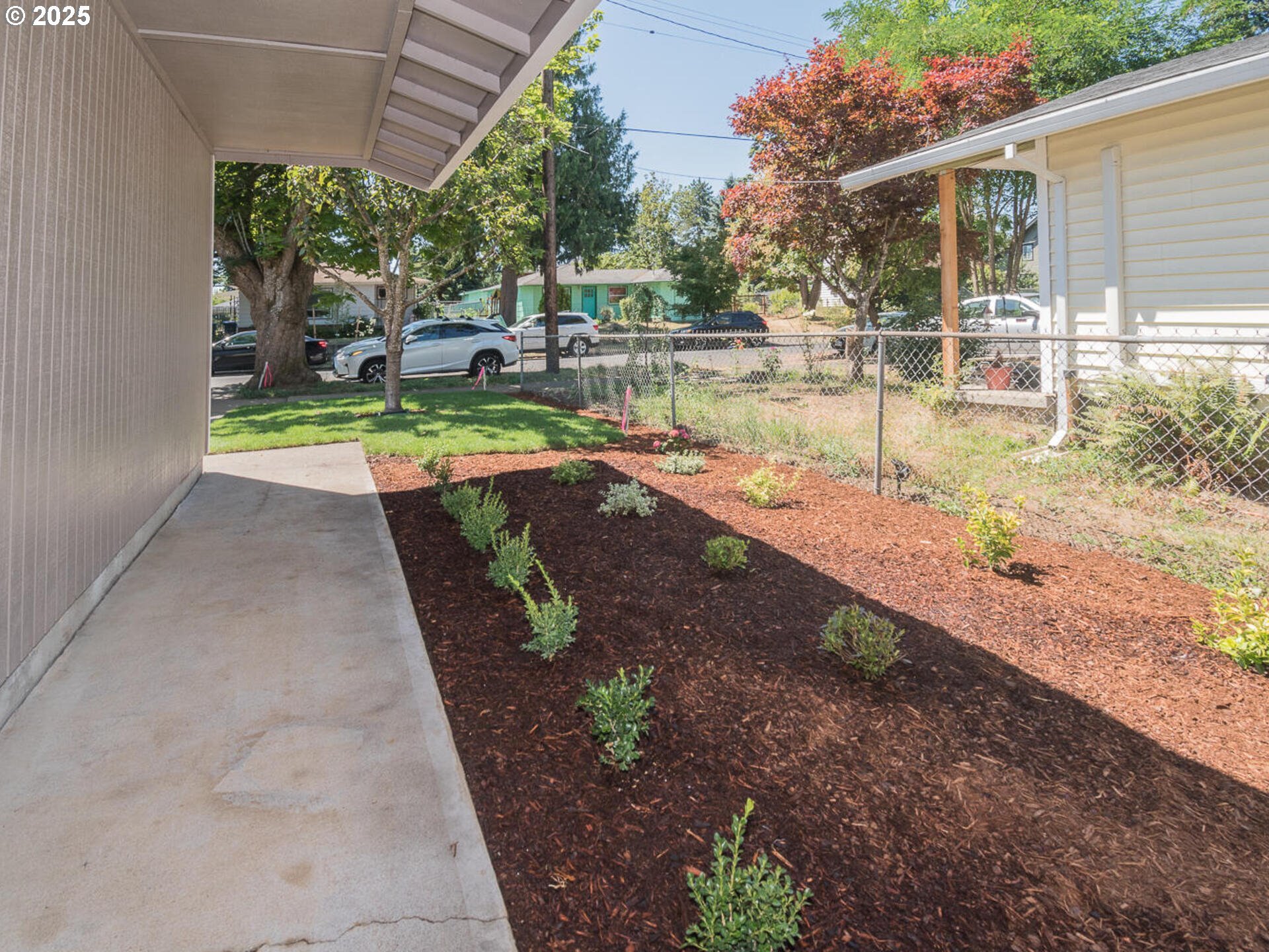 Property Photo: 6245 SE Carlton St OR 97206