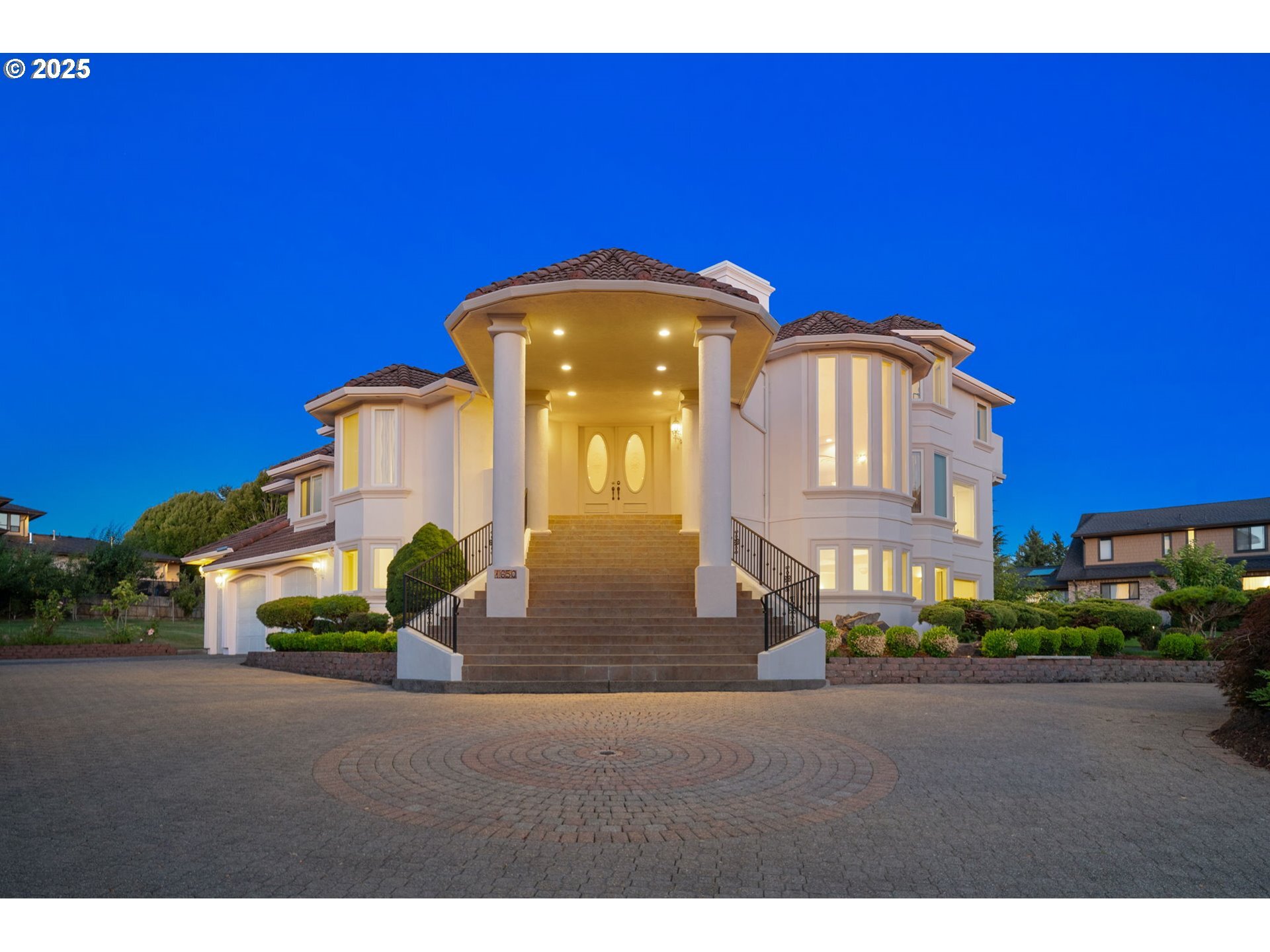 Property Photo:  1650 NW Deerfern St  WA 98607 