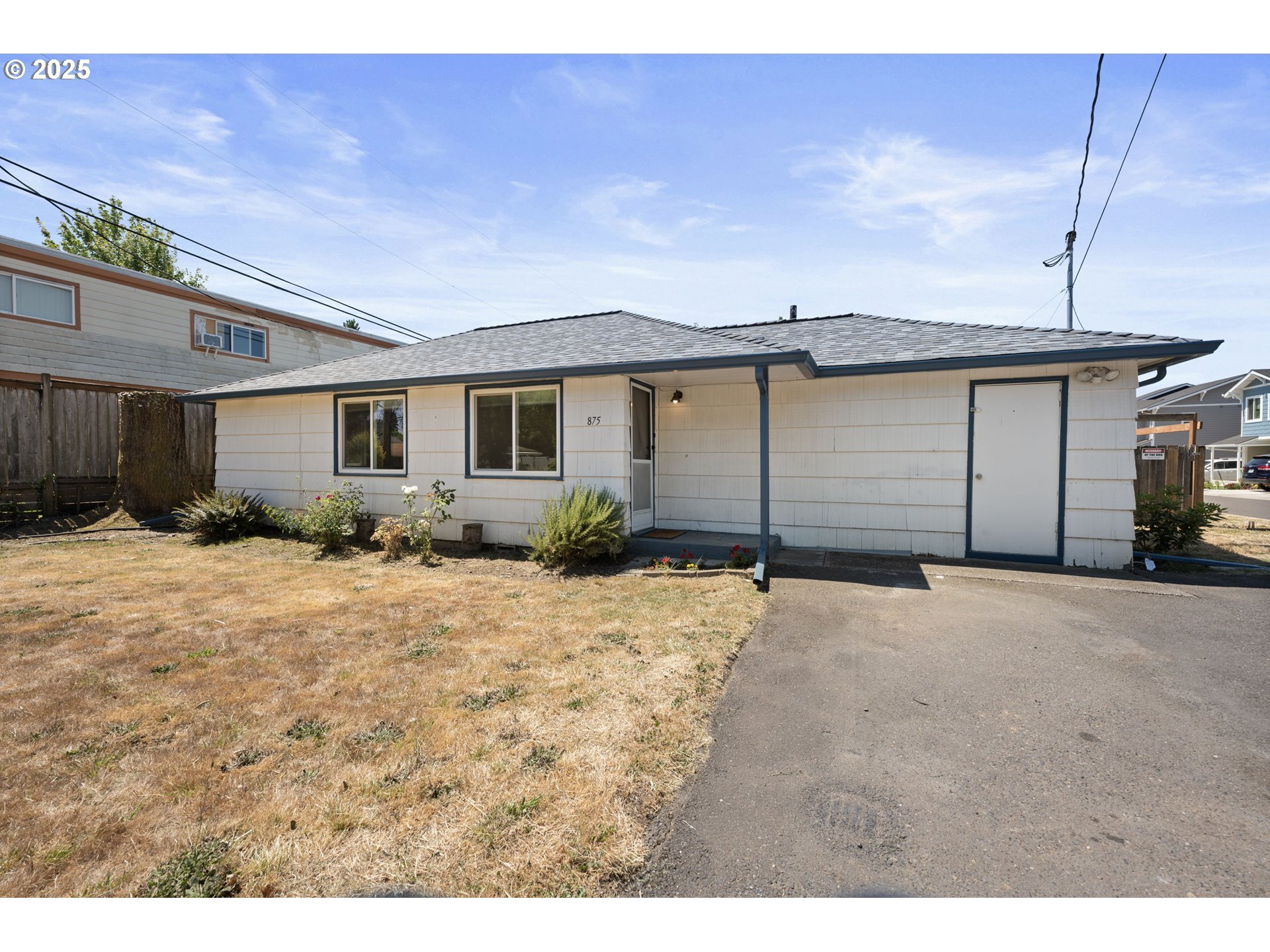 Property Photo: 875 SE 13th Ave OR 97123