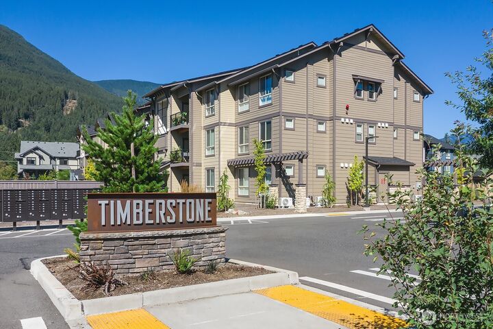 Property Photo: 1970 SE 12th Court D-301 WA 98045