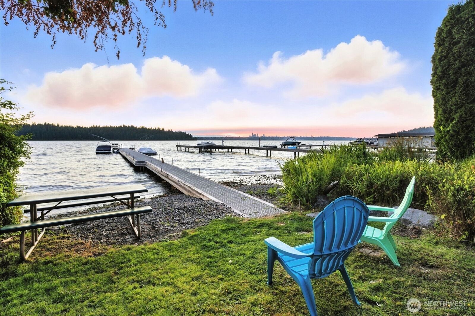 Property Photo: 5047 84th Avenue SE WA 98040