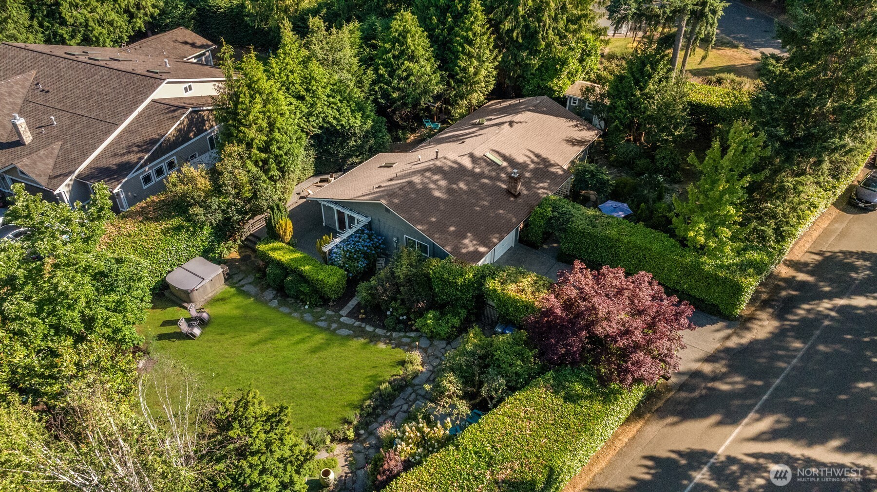 Property Photo: 21647 SE 33rd Place WA 98075
