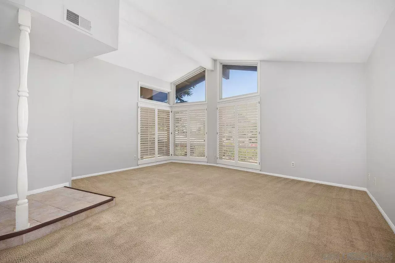 Property Photo: 11325 Calenda Rd CA 92127