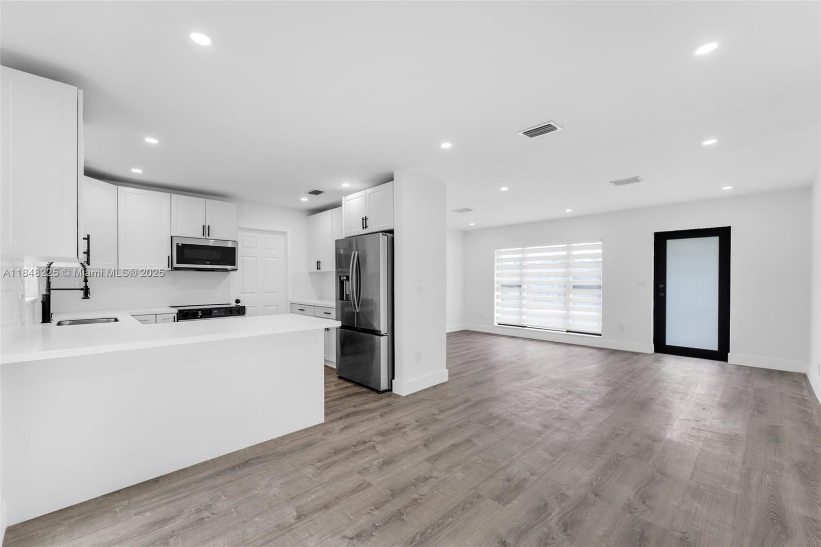 Property Photo: 15404 SW 104th Ave FL 33157
