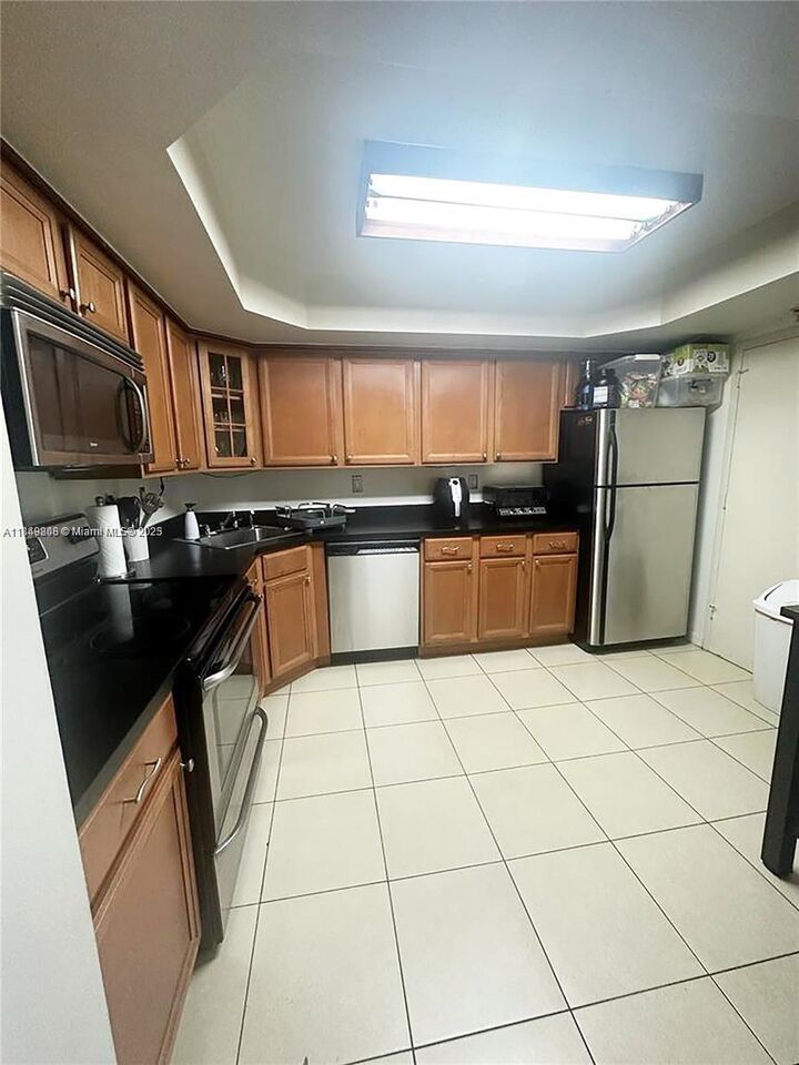 Property Photo: 2750 NE 183rd St 1404 FL 33160
