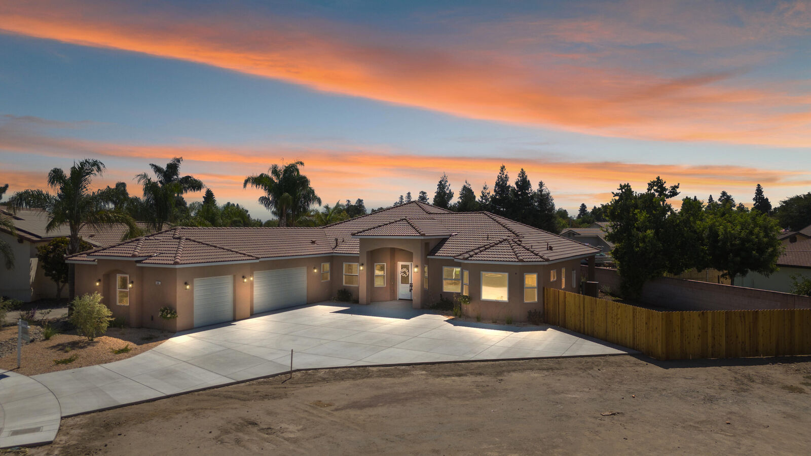 Property Photo: 183 Oaks Court CA 93274