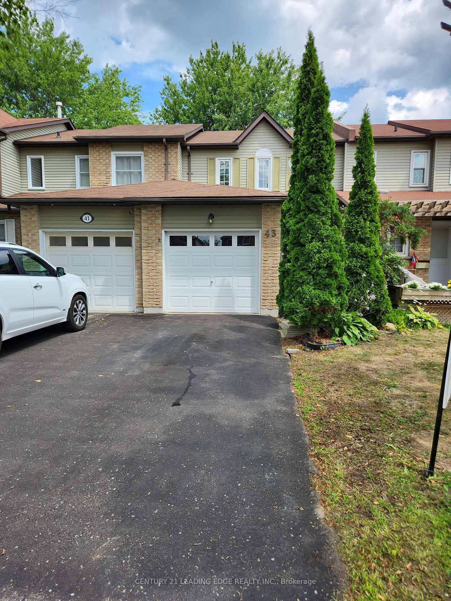43 Poolton Crescent  Clarington ON L1E 2H5 photo