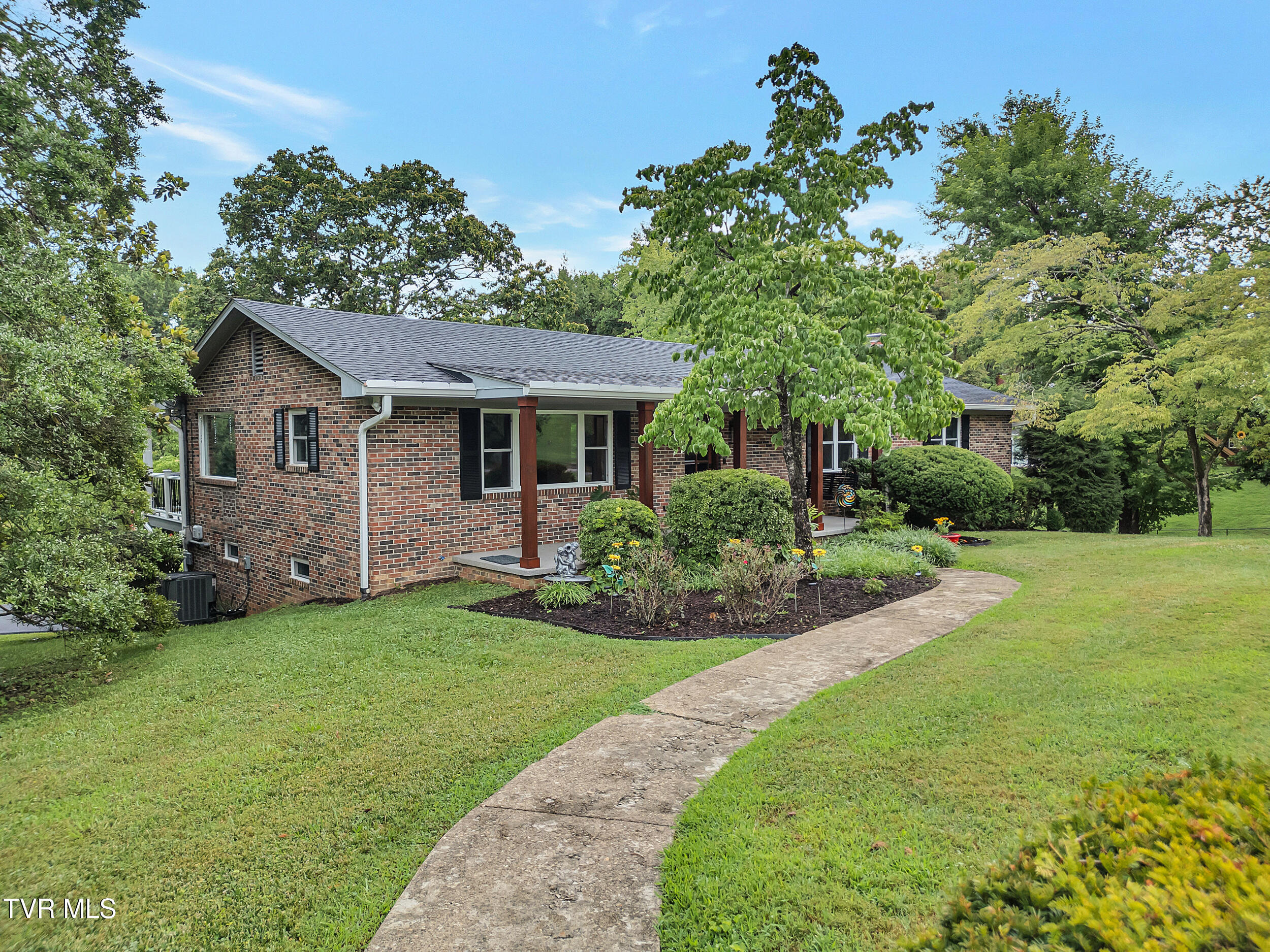 Property Photo:  902 Ringdove Lane  TN 37743 