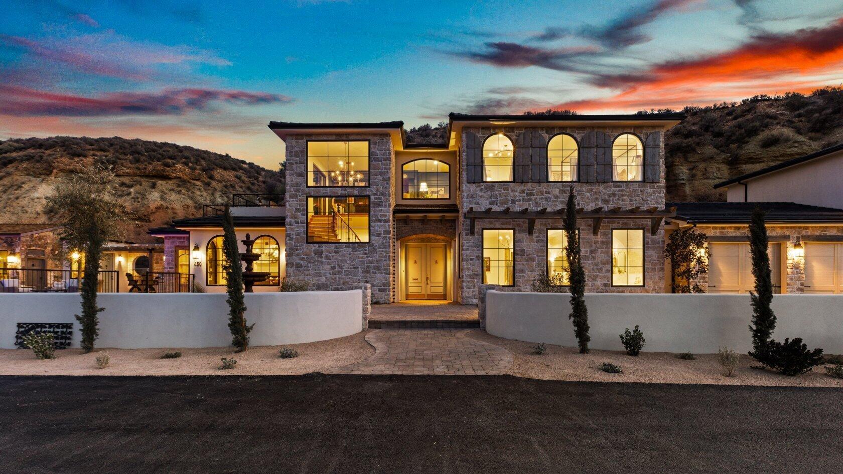 Property Photo: 560 Vineyard Ln UT 84763