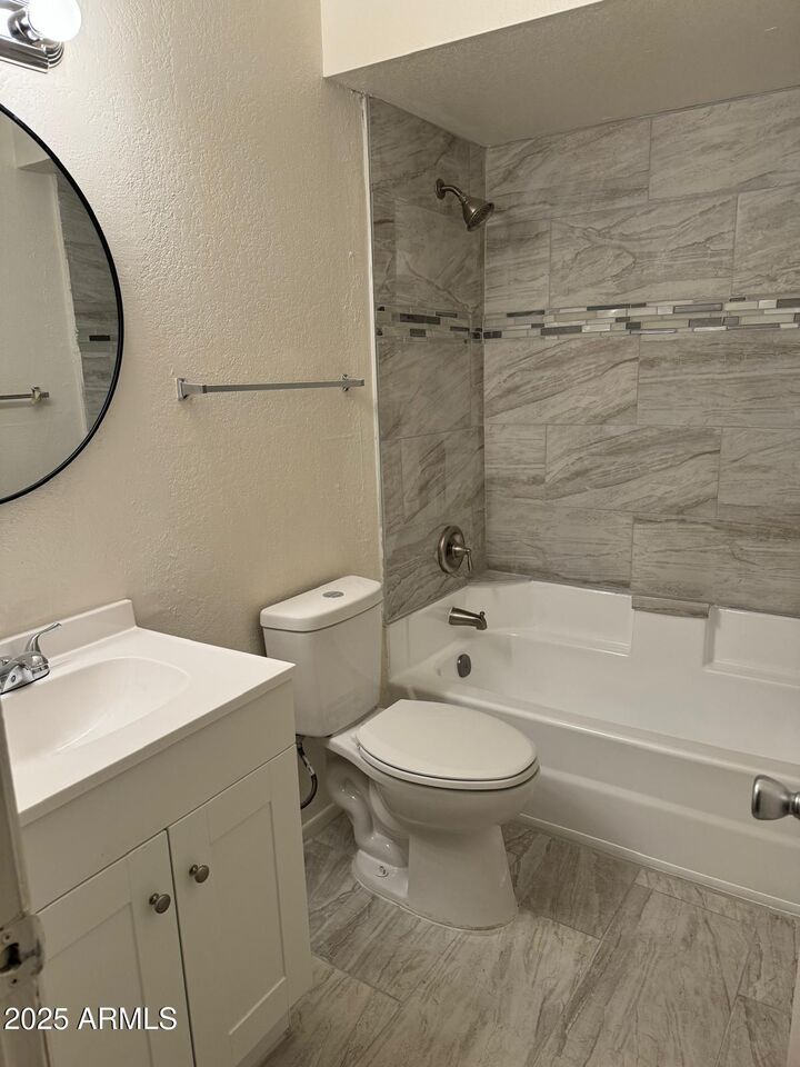 2819 E Monte Cristo Avenue  Phoenix AZ 85032 photo
