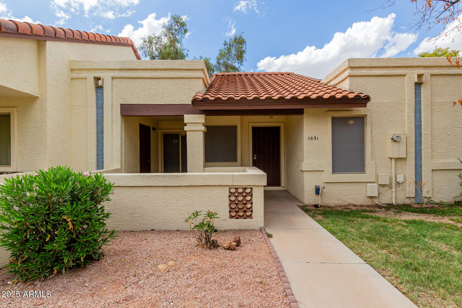 Property Photo: 5136 E Evergreen Street 1031 AZ 85205
