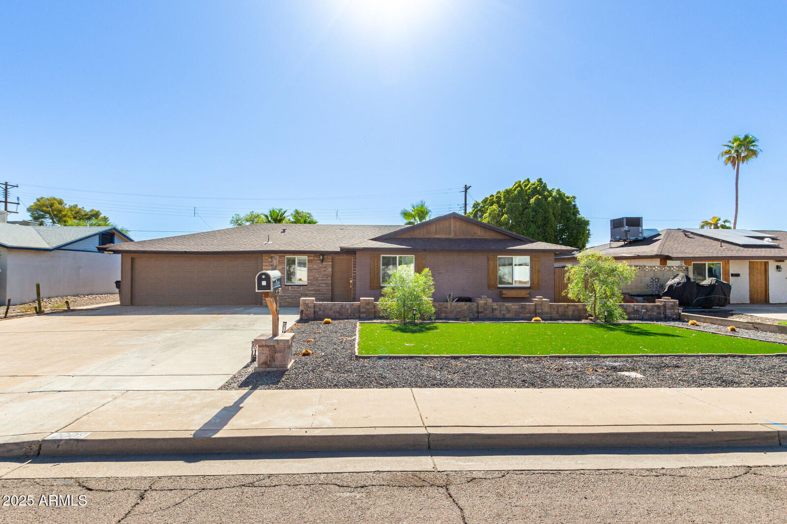 Property Photo: 2009 N 68th Street AZ 85257
