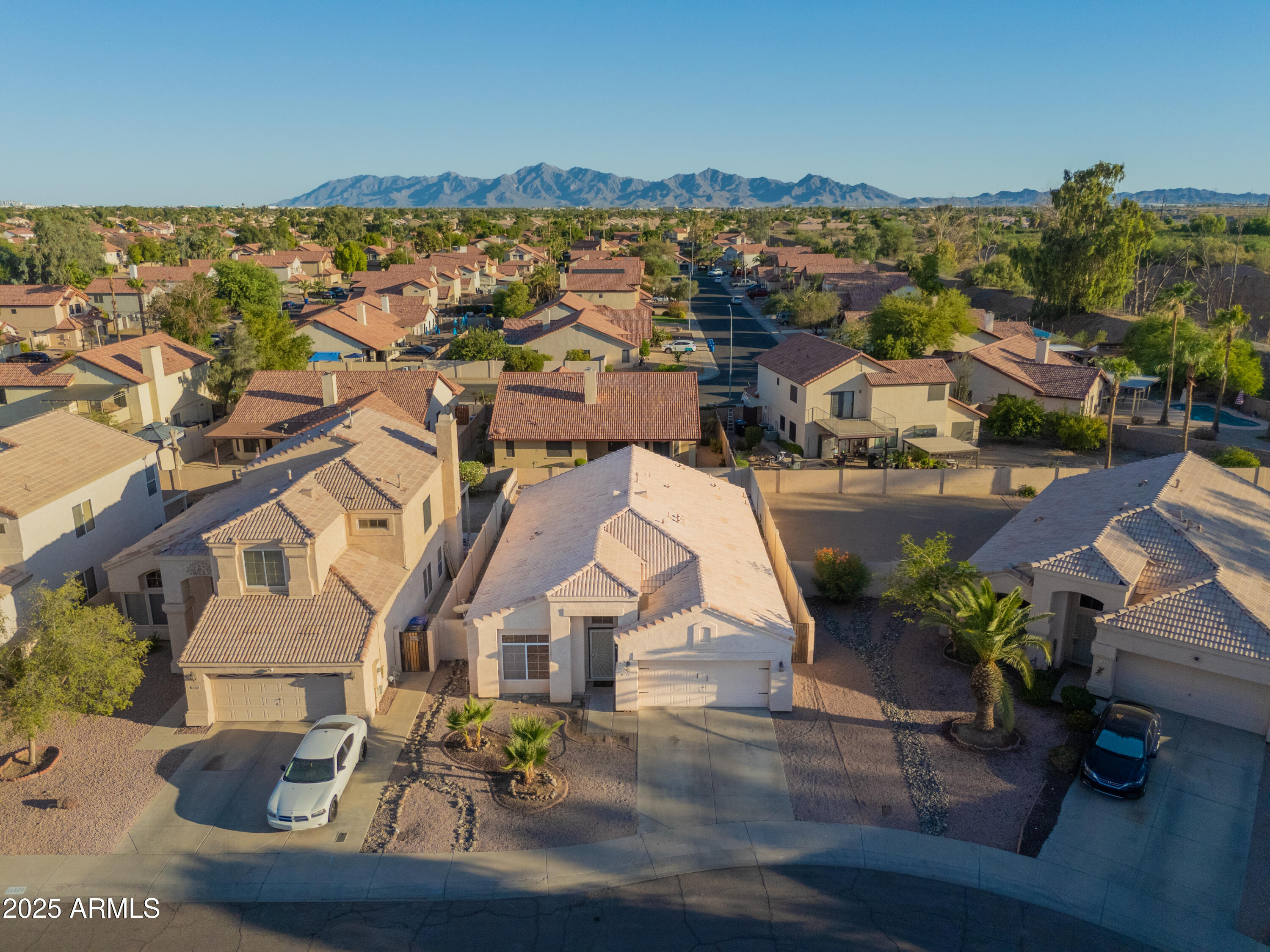 Property Photo: 11533 W Piccadilly Road AZ 85392