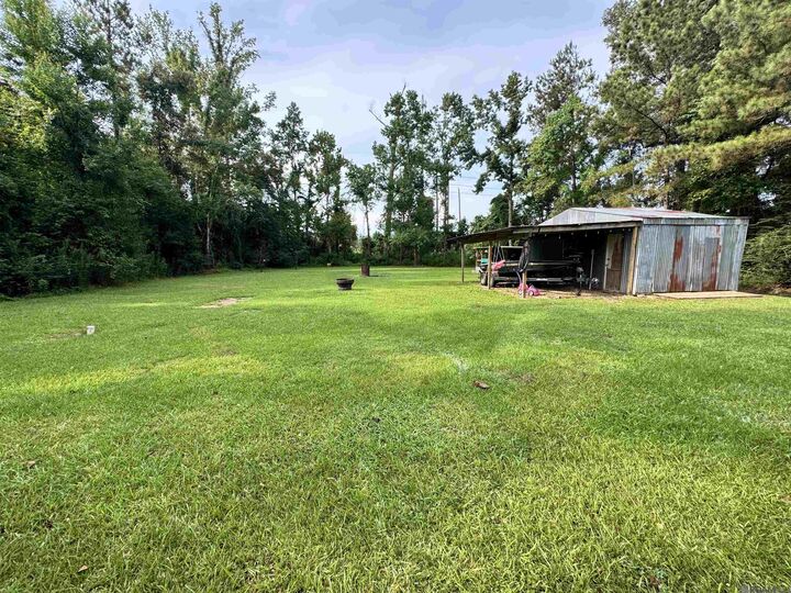 Property Photo: 9906 Ponder Ln LA 70706