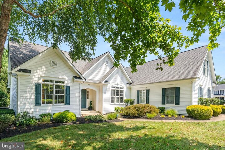 Property Photo:  400 Glenmeade Circle  VA 20132 