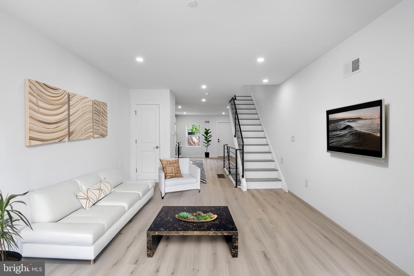 Property Photo: 127 E Cumberland Street PA 19125
