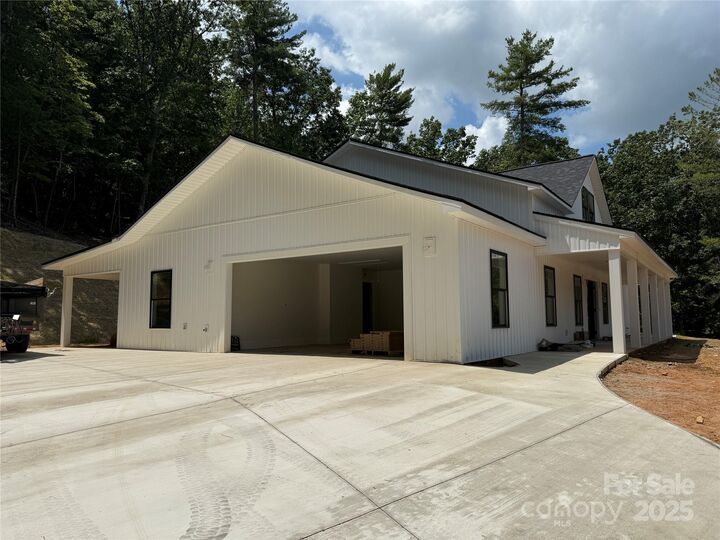 Property Photo:  1721 Songbird Court SE  NC 28645 