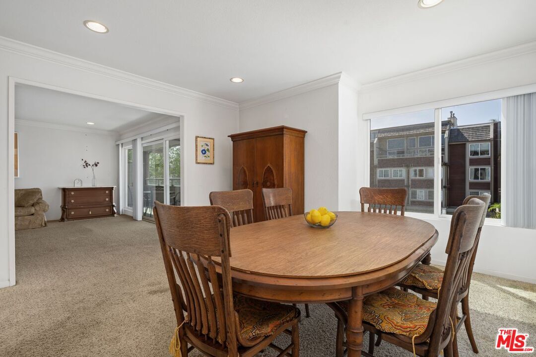 Property Photo:  4200 Via Dolce  CA 90292 
