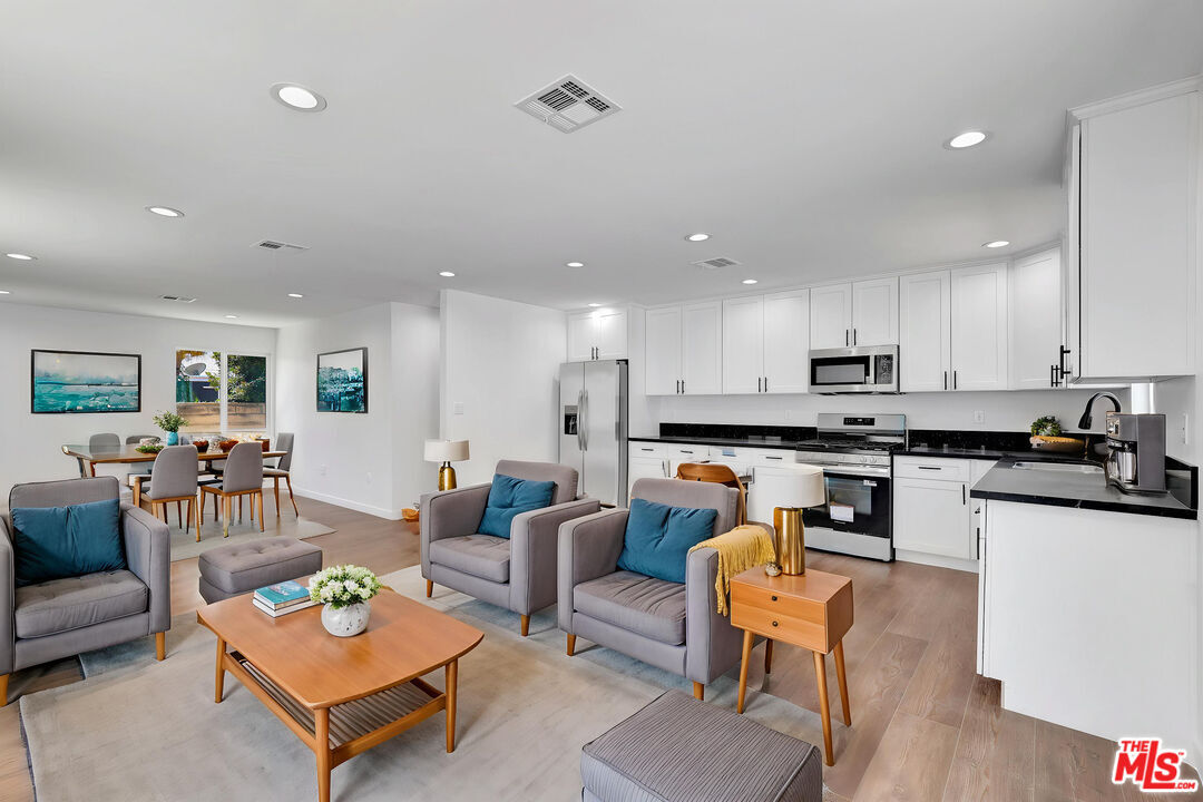 7445 Balcom Ave  Reseda CA 91335 photo