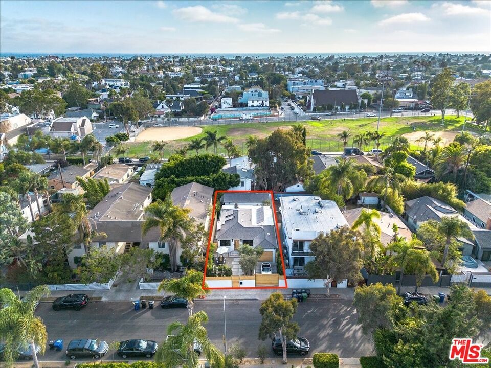 Property Photo: 1027 Pleasantview Ave CA 90291