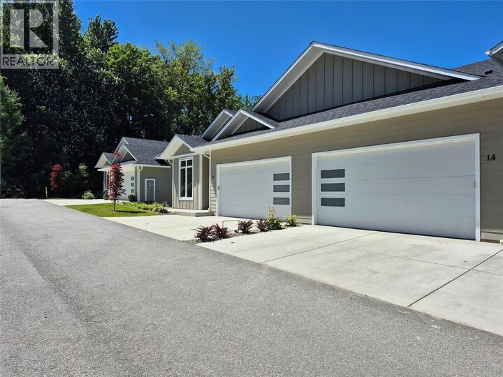Property Photo: 231 20 Street Northeast 1 BC V1E 2Z7