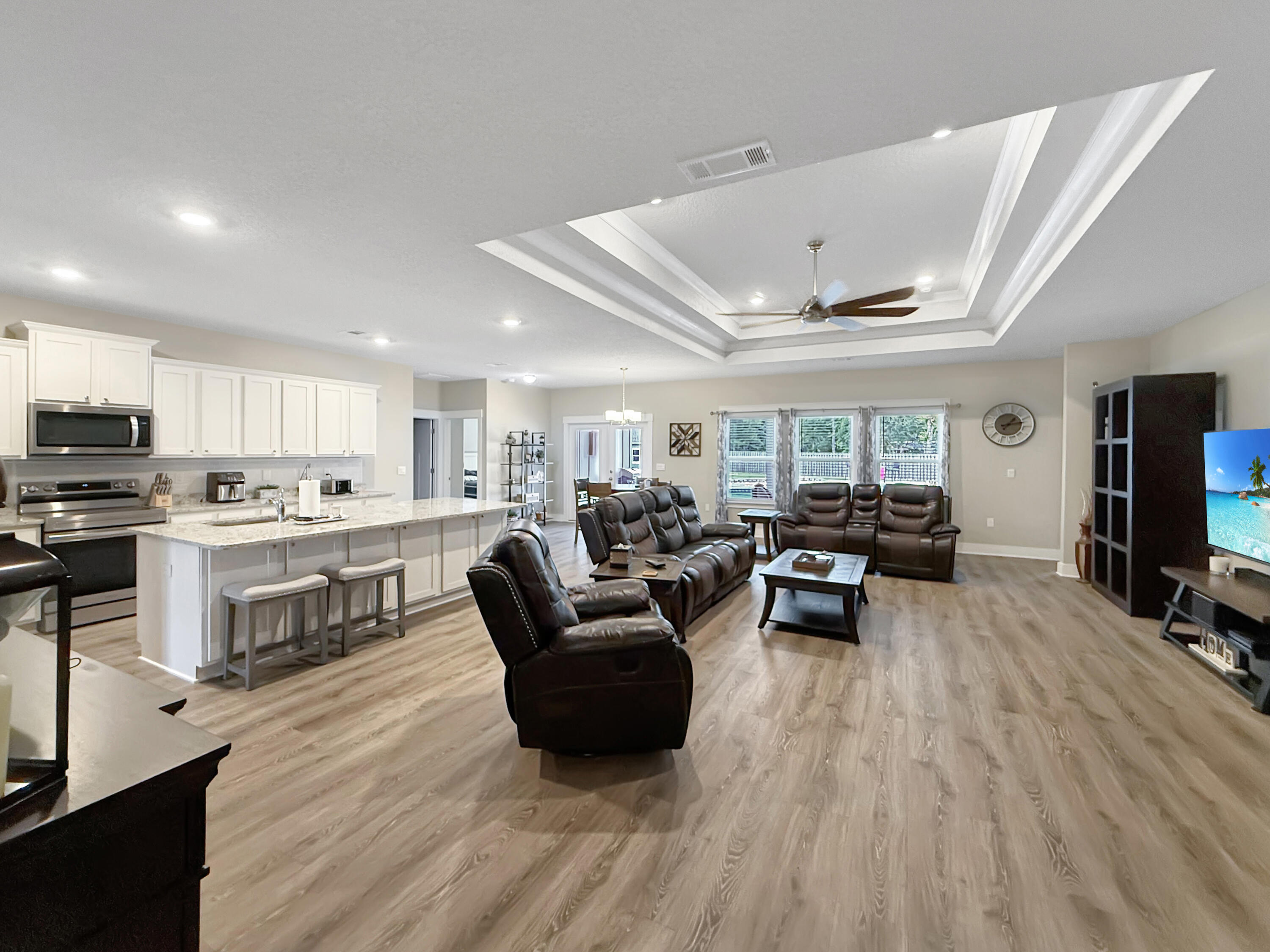 Property Photo: 2405 Dakota Way FL 32536