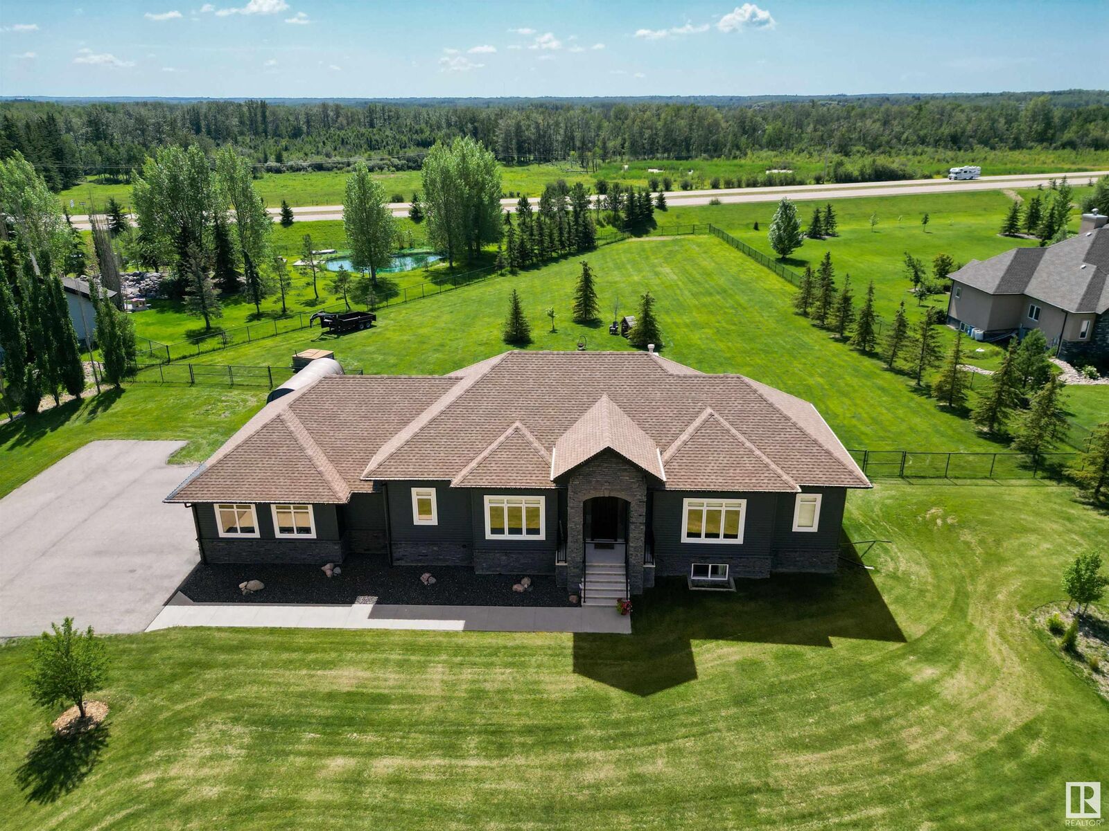 Property Photo: 52422 Rge Road 224 385 AB T8A 6N1