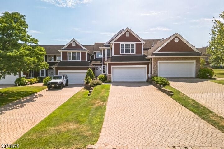 Property Photo:  4 Rockhall Ct  NJ 07419 