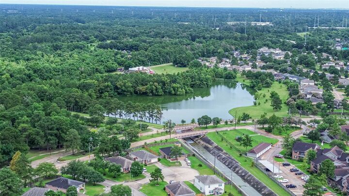 Property Photo: 903 Pinecreek Point Court TX 77373