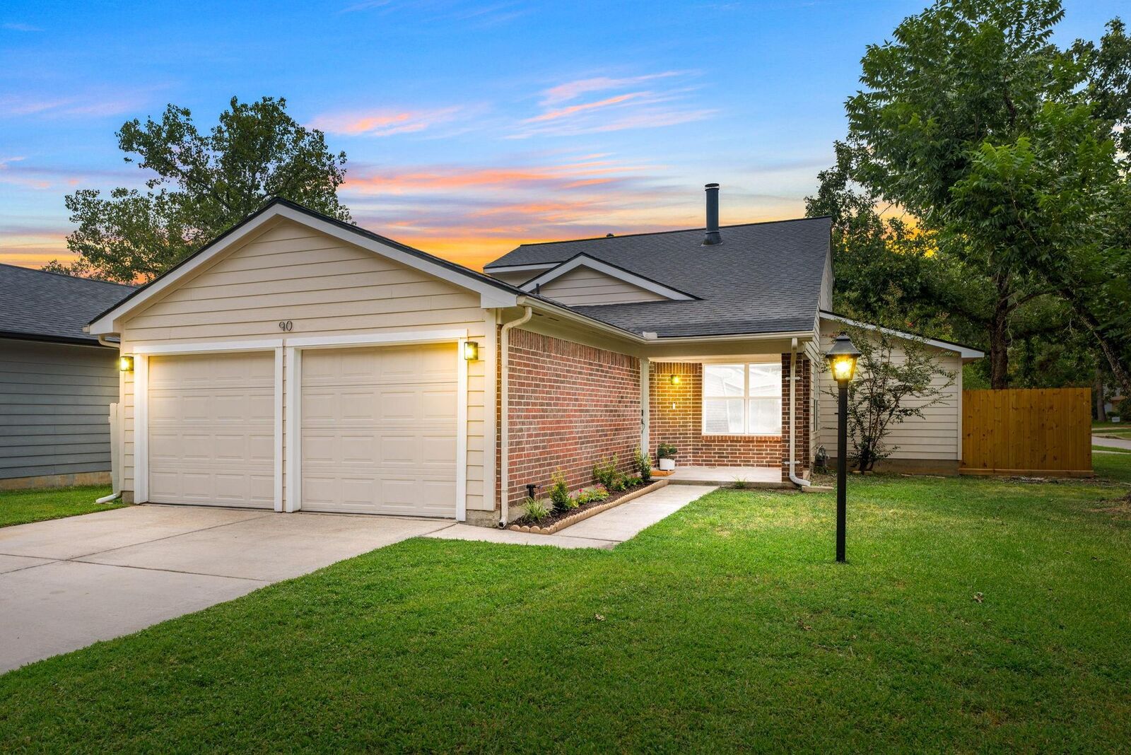 Property Photo: 90 W High Oaks Circle TX 77380