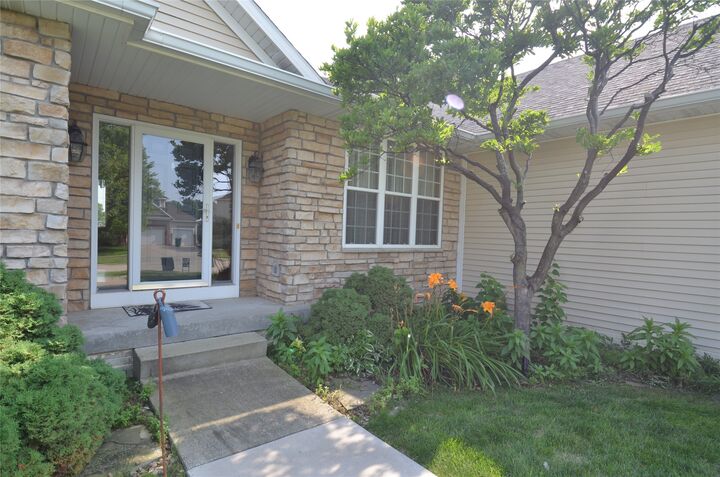 Property Photo:  8832 Kingman Drive  IA 50266 