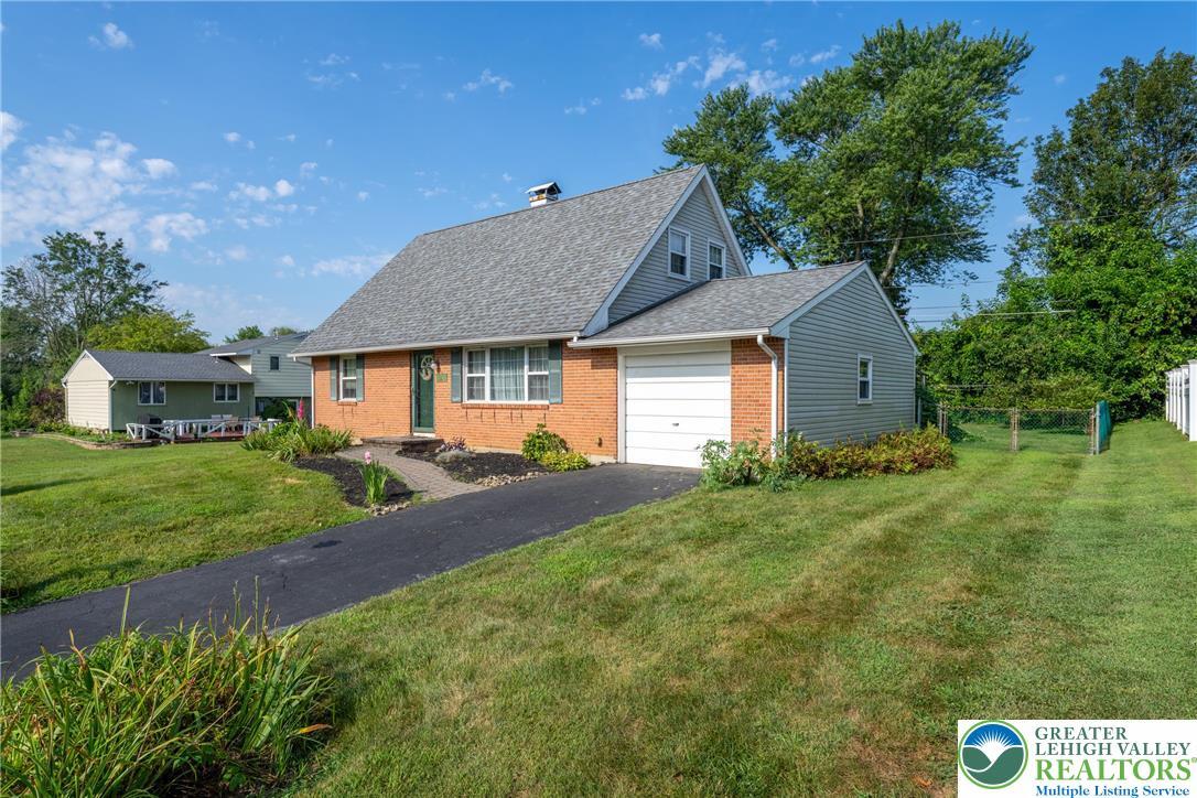 Property Photo: 1610 Cherry Lane PA 18062