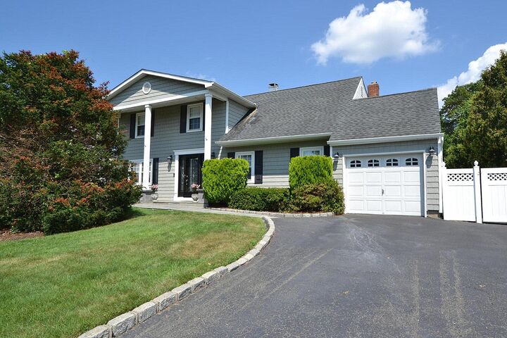 199 Ballad Circle  Holbrook NY 11741 photo