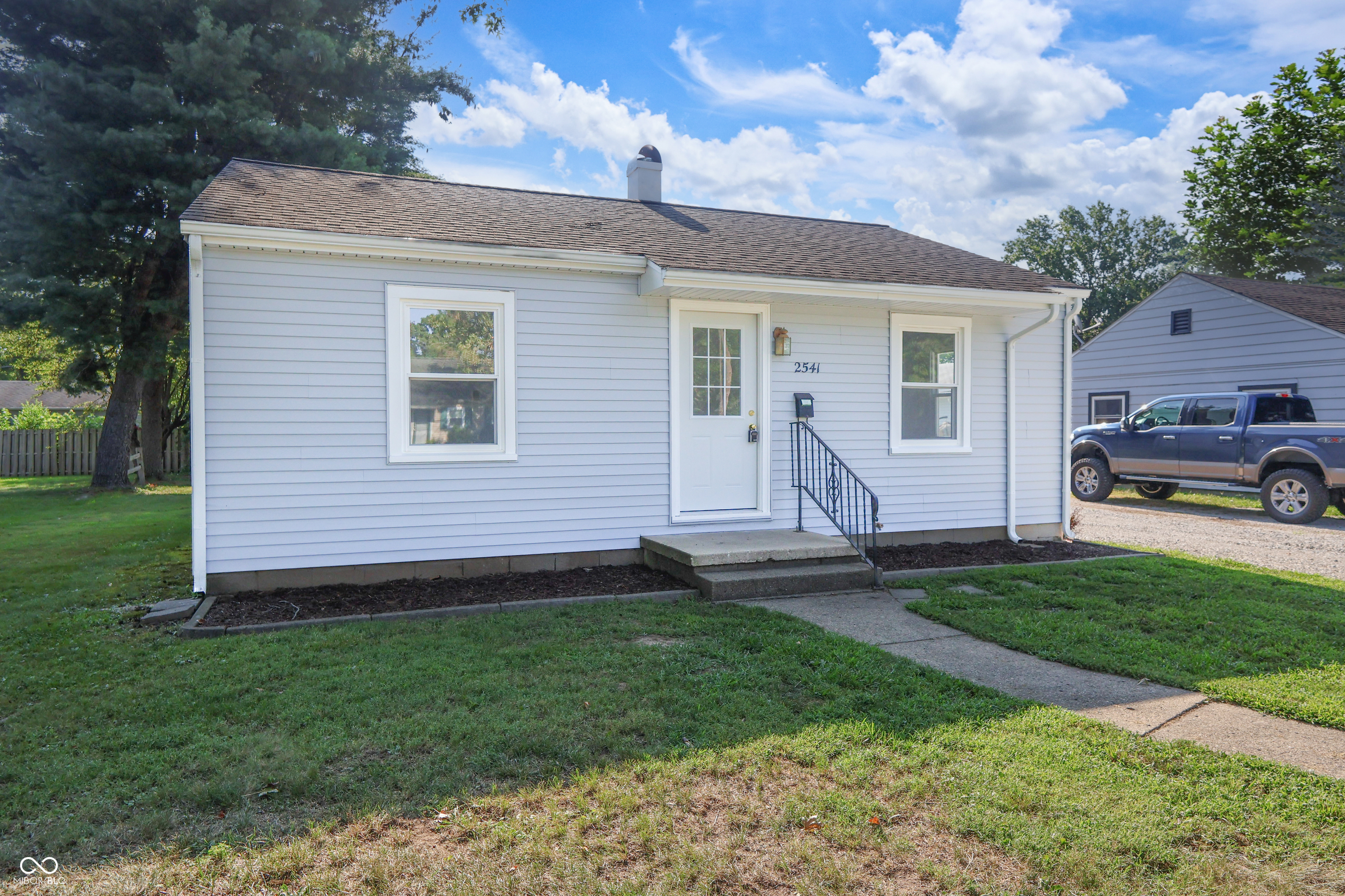 Property Photo: 2541 Pearl Street IN 47201