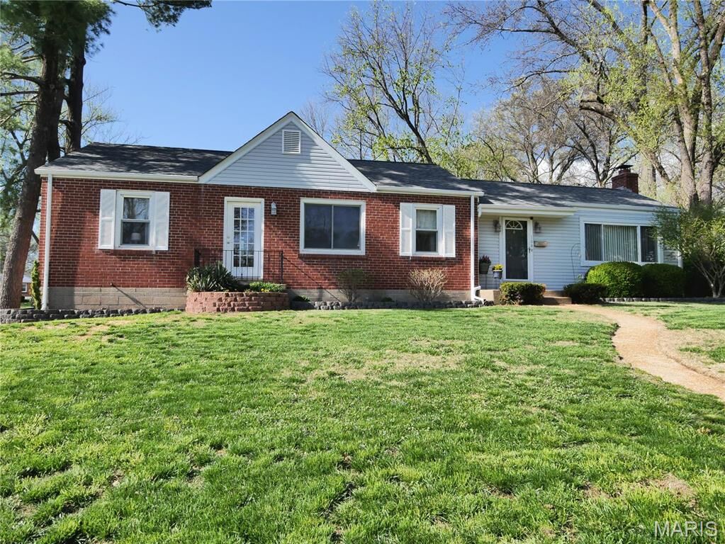 Property Photo: 1500 E Duchesne Drive MO 63031