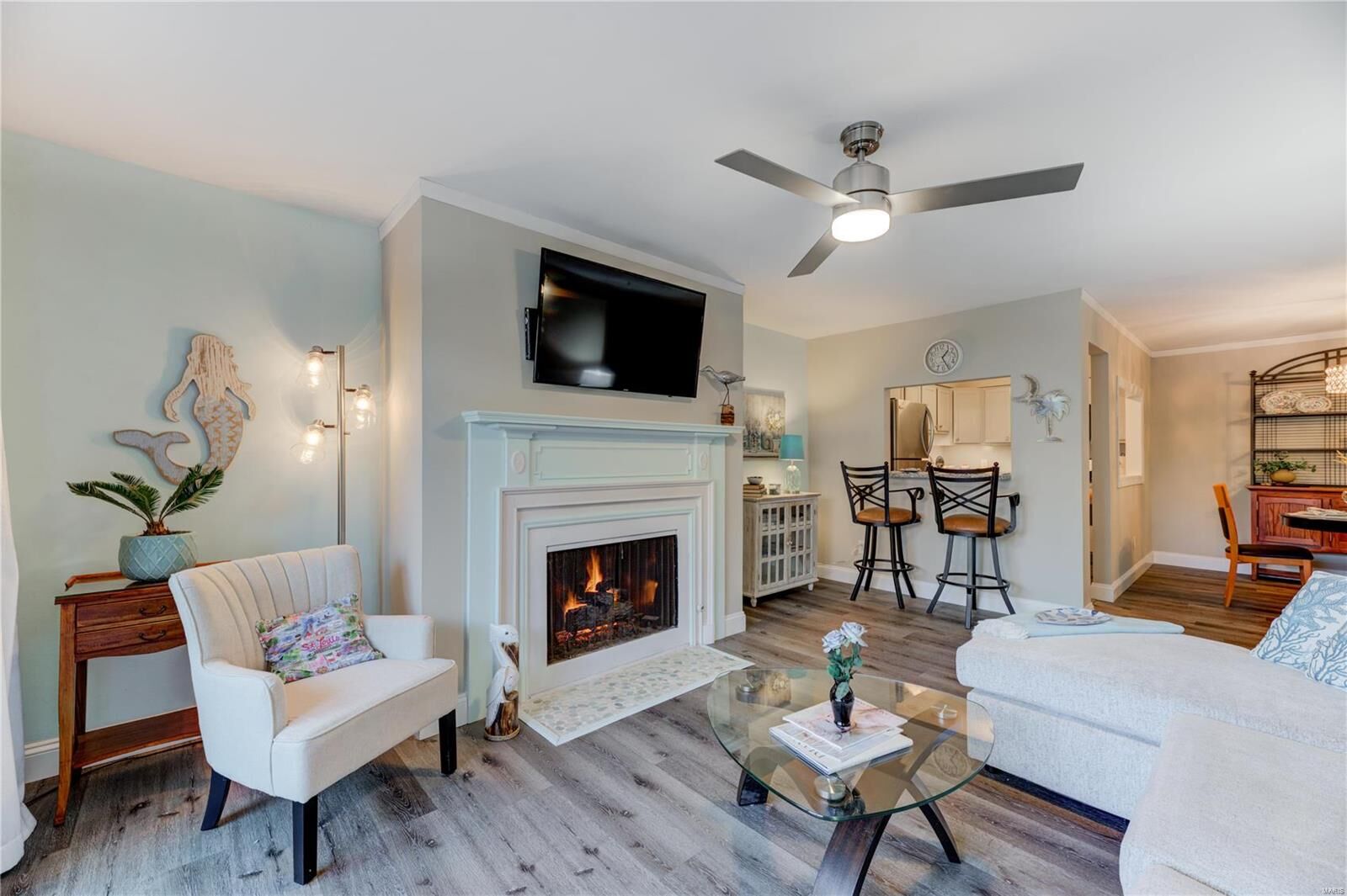 Property Photo: 950 E Rue De La Banque #L2 MO 63141