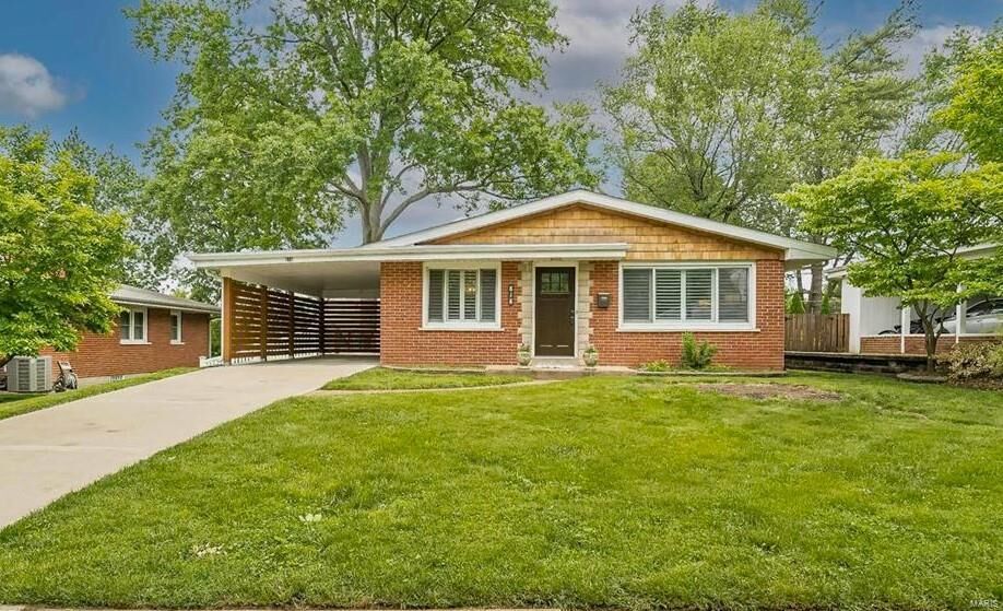 Property Photo: 818 Doerwood Court MO 63122
