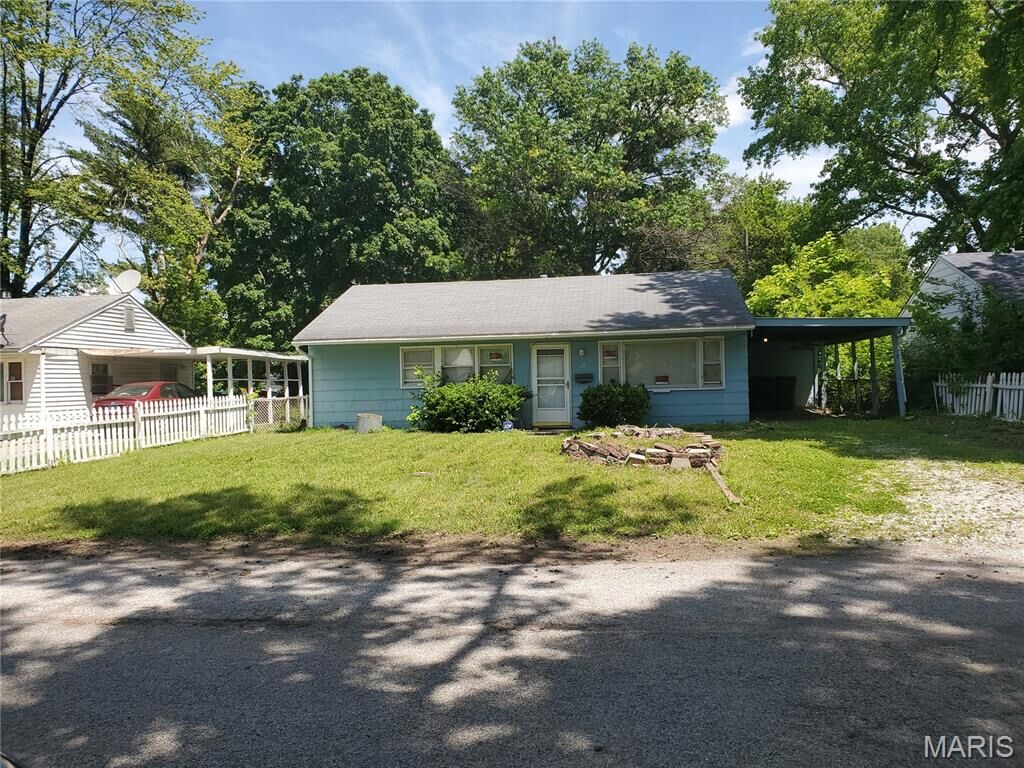 Property Photo: 19 Agnes Drive IL 62206