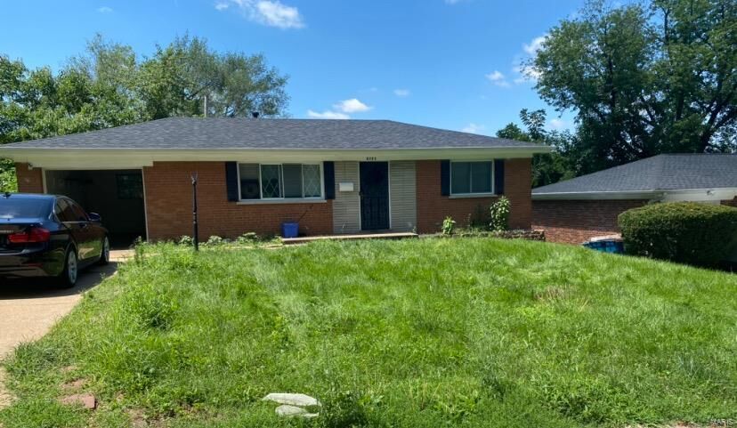 Property Photo: 8775 Darnell Place MO 63136