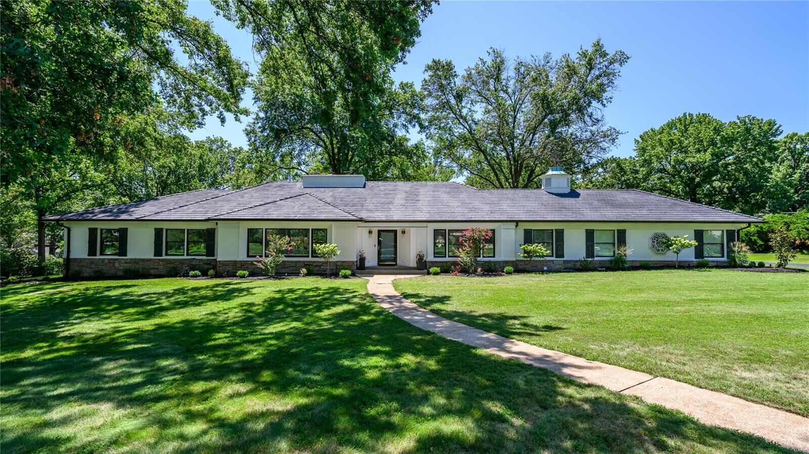 Property Photo: 16 Country Aire MO 63131