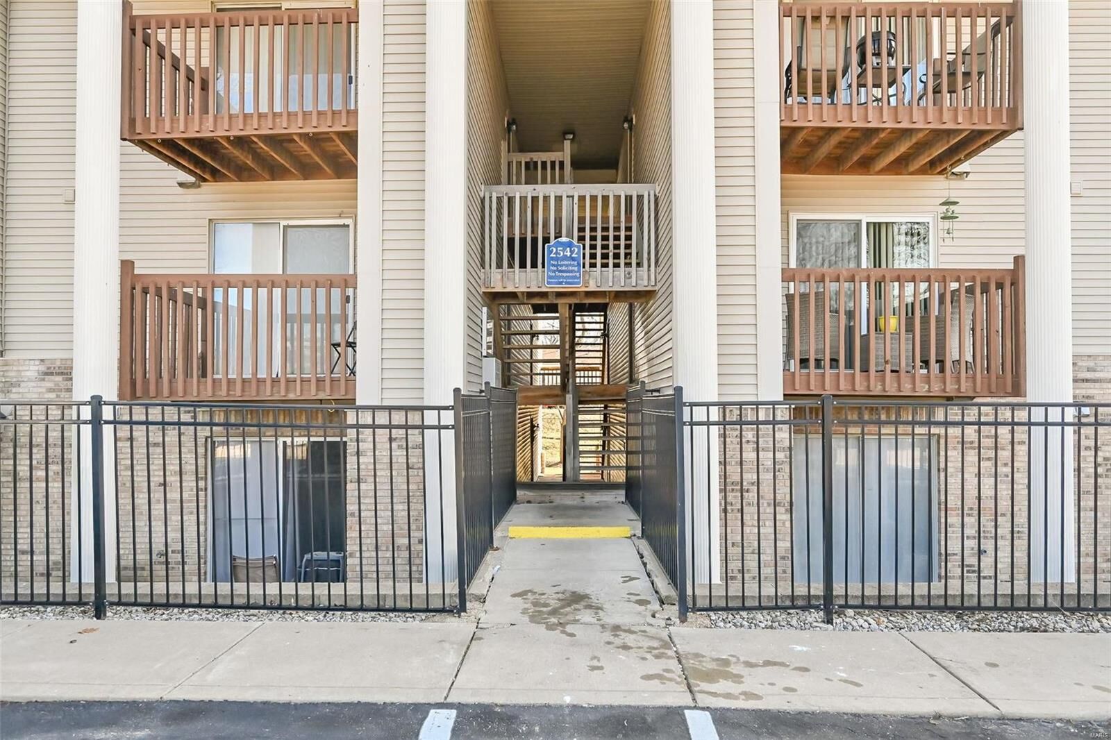 Property Photo: 2542 Creve Coeur Mill Road 10 MO 63043
