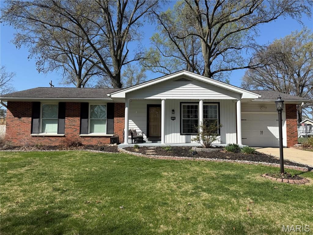 Property Photo: 5208 River Aire Dr Drive IL 62035