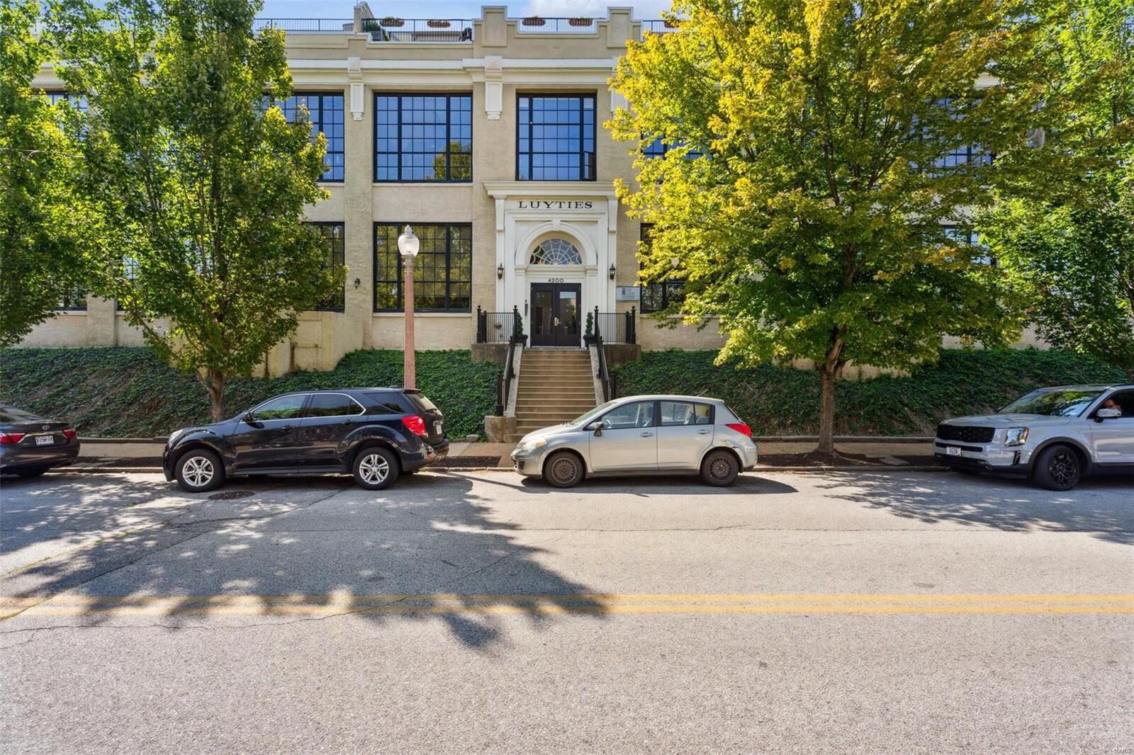 Property Photo: 4200 Laclede Avenue 104 MO 63108