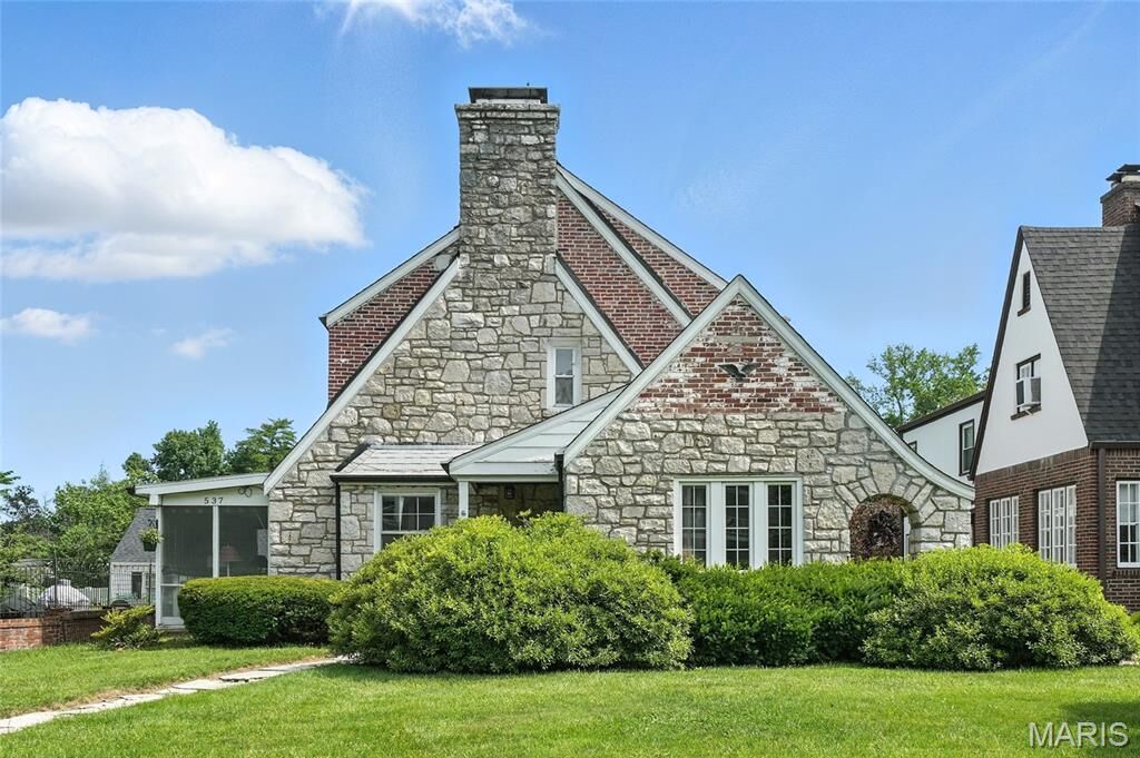 Property Photo:  537 Olive Court  MO 63119 